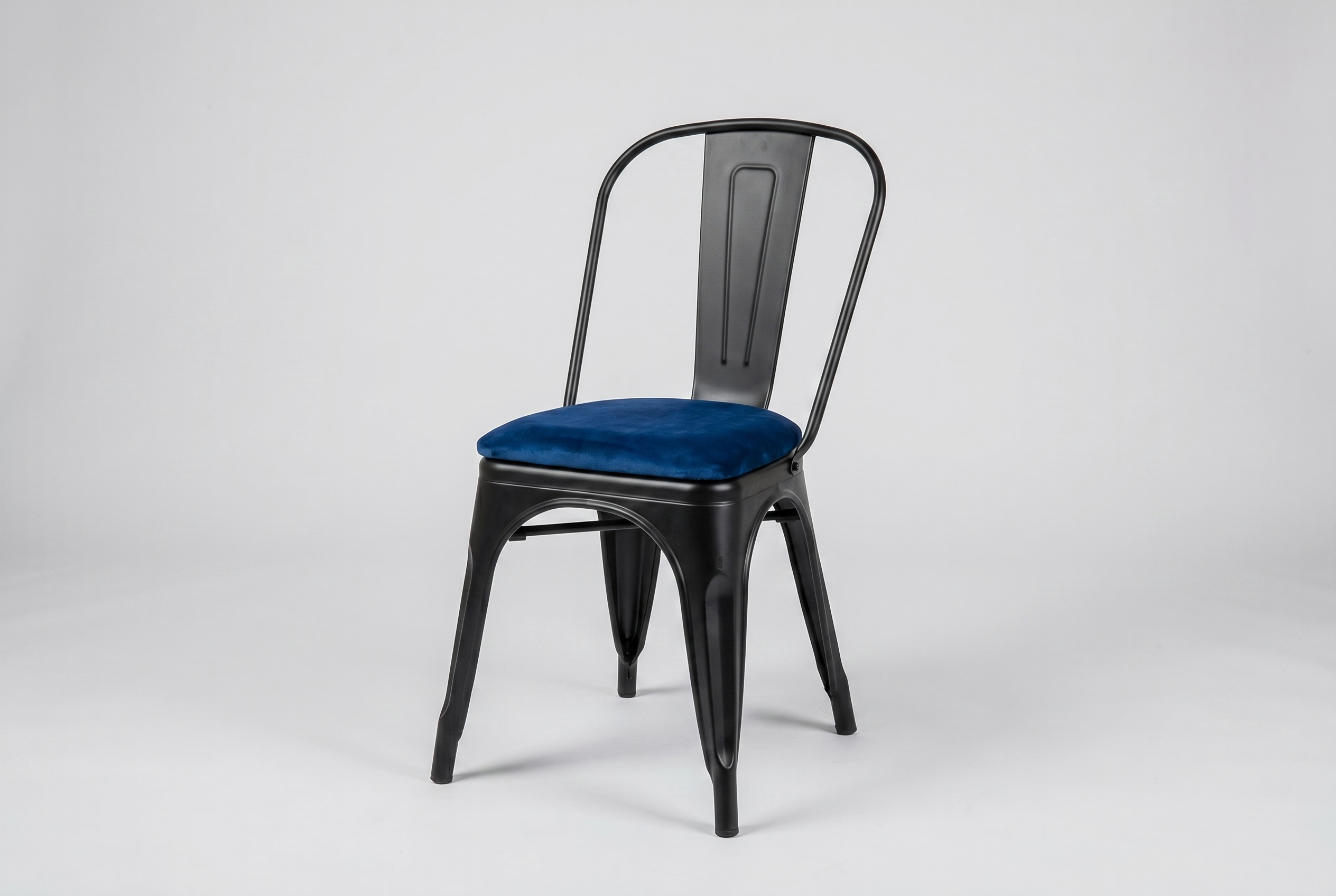 Restaurant bistro chair in steel velour with seat cushion